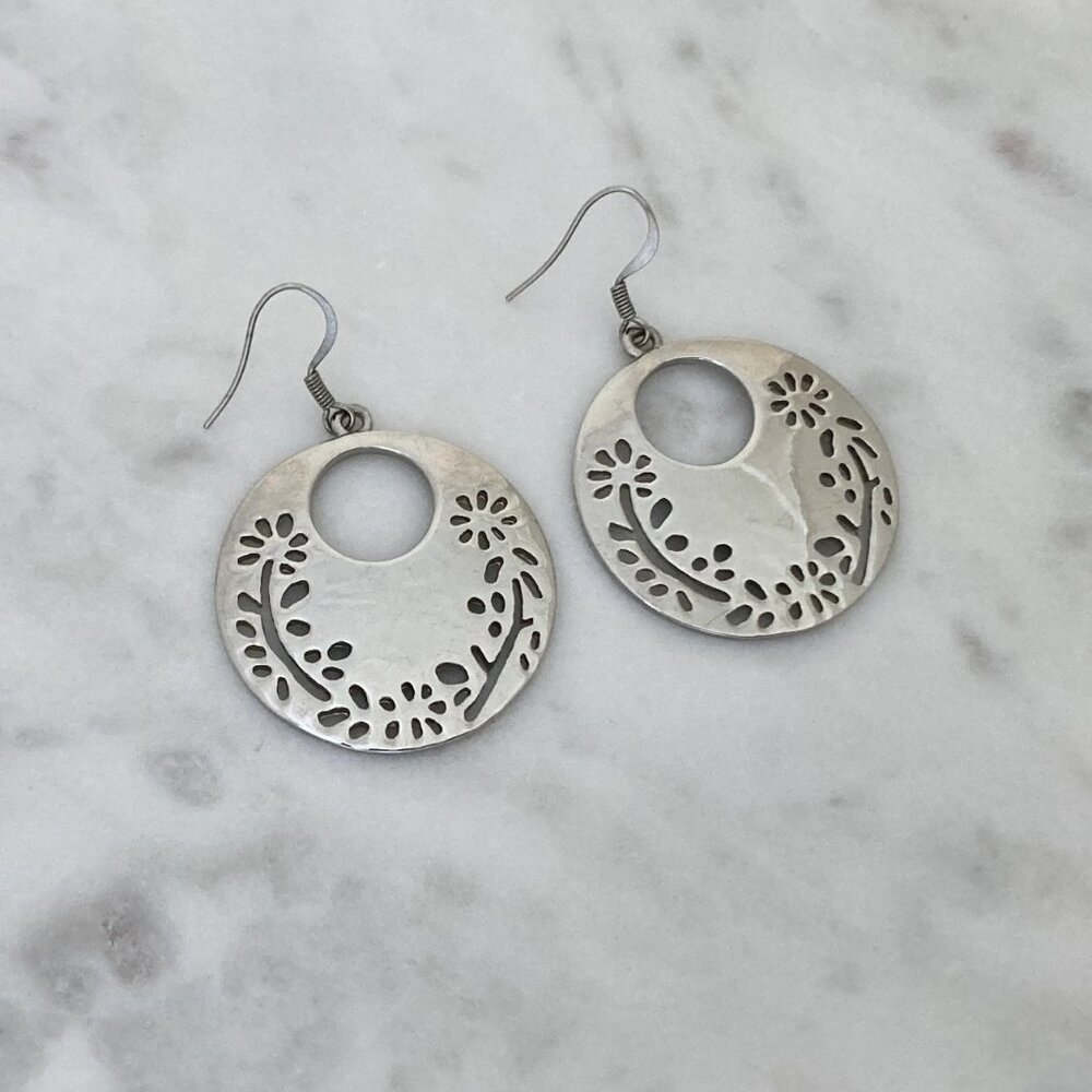 2/$20 Cottagecore Silver Tone Flower Dangle Earrings